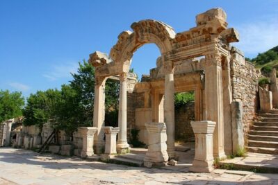 (Best of Ephesus) Private Ephesus & House Of Virgin Mary & LUNCH - Walking the Ancient City of Ephesus: Upper Gate to Lower Gate