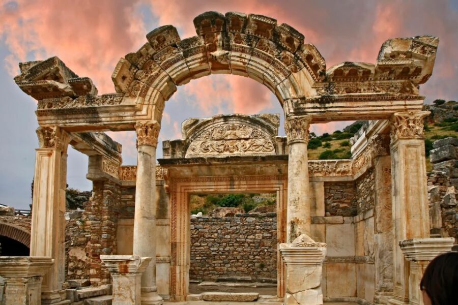 Ephesus Ancient City Highlight Tour For Cruisers - Selcuk Stop: A Quick Photo Window Into the Region