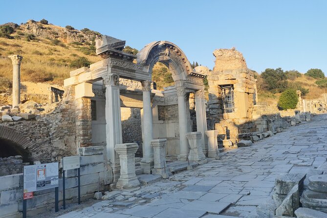 Ephesus Walking Tour - How the guide turns ruins into everyday life