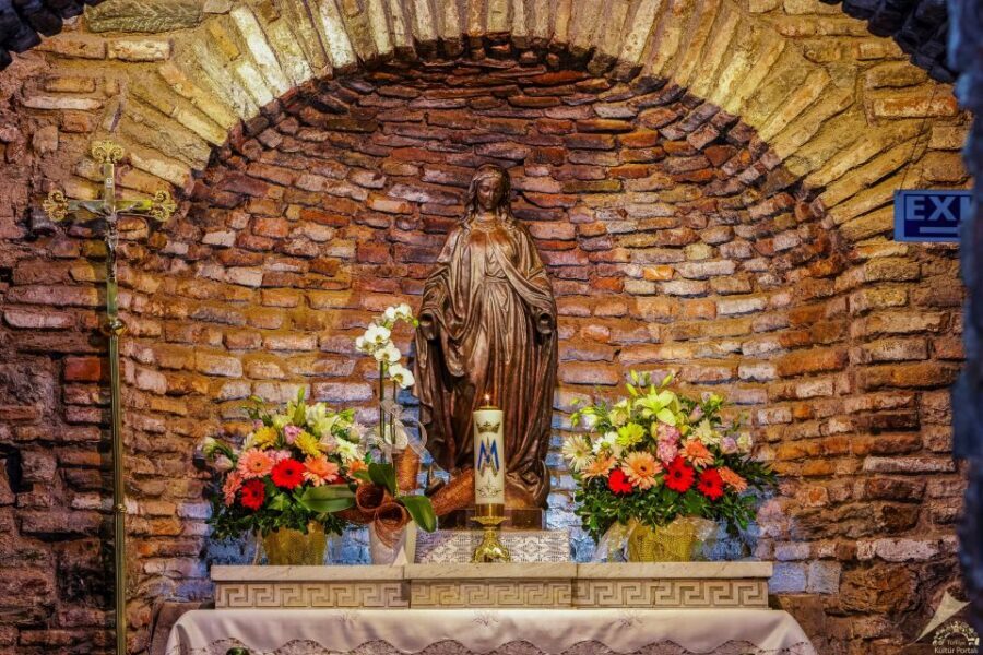 From Kusadasi: Ephesus Guided Sightseeing Tour with Lunch - House of the Virgin Mary: a quieter first chapter