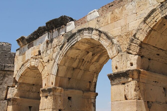 Full-day Pamukkale and Hierapolis Tour from Selcuk or Kusadasi - Lunch and the handcraft stop: tasty food, mild shopping pressure