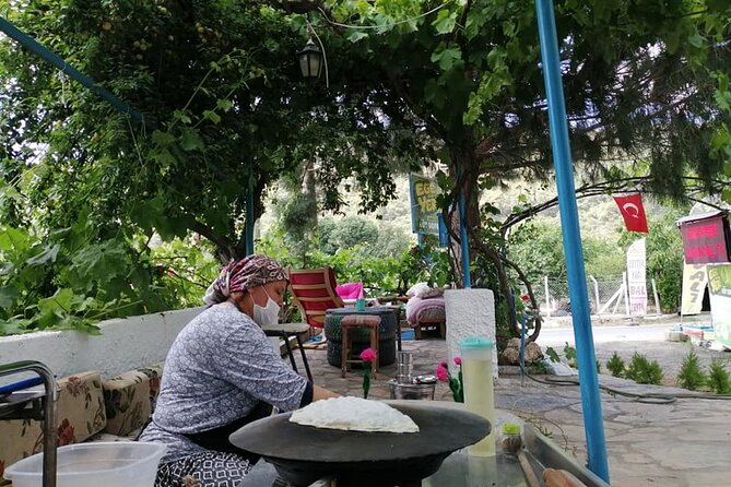 Kusadasi Selcuk Ephesus Gourmet and Street Food Tour - Transportation, timing, and how the day feels in real time