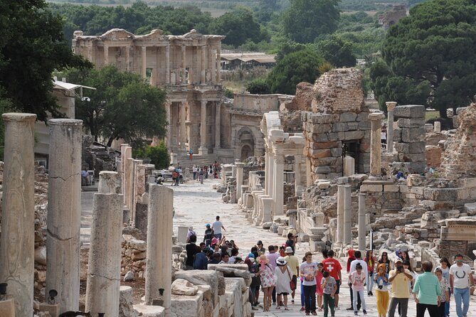 Private Ephesus and Virgin Mary’s House tour - Stop 1: Meryemana (Virgin Mary’s House) and the hour you’ll remember
