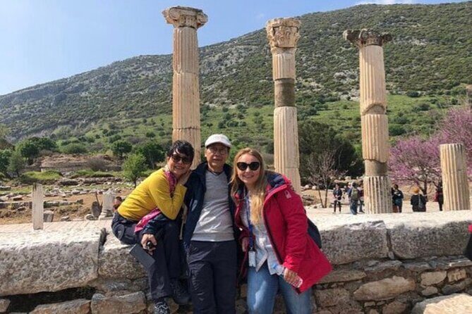 Private Tour FOR CRUISE GUESTS ONLY / Archaeological Ephesus Private Tour - Getting picked up in Izmir: vehicle comfort and mobile tickets
