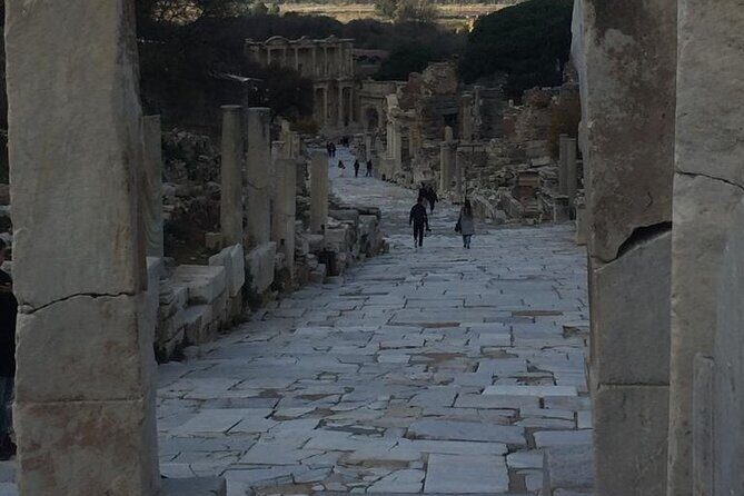 Private Tour from Izmir to Ephesus, Artemission, Virgin Mary House incl. Lunch - Lunch that keeps the day human: traditional Turkish food