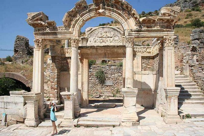 Shore Excursion 1 or 2 Day Private Tour from Kusadasi Port for Ephesus-Pergamon - Isa Bey Mosque and St. John’s Basilica Area: Two Traditions, One Route