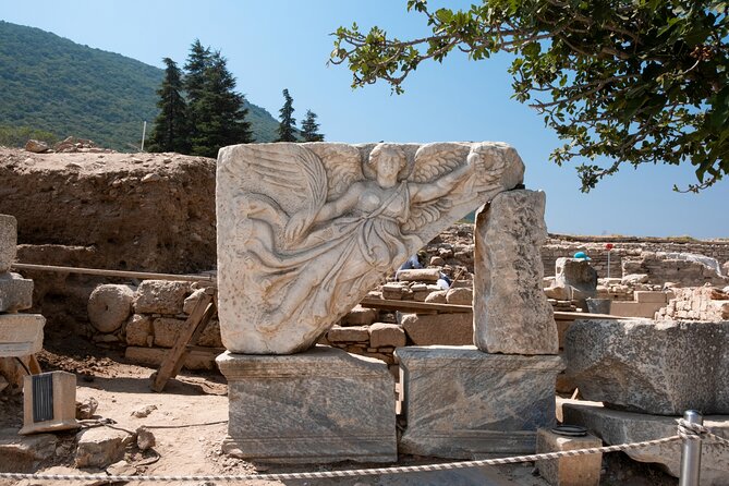 SKIP-THE-LINE: BEST OF EPHESUS PRIVATE TOUR with Lunch & ENTRY - Meryemana (Virgin Mary’s House): a quieter, meaningful break